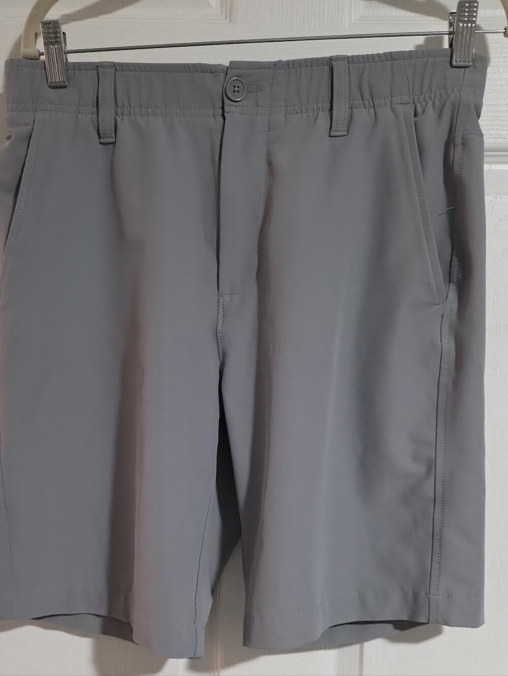 Under Armour 32 Gray Shorts